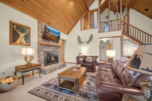 Smart TV, fireplace - Ski, Sauna, Soak! Views, Game Room–5 Mins to Beech Mtn (Beech Mountain)