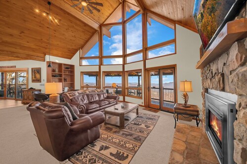 Ski, Sauna, Soak! Views, Game Room–5 Mins to Beech Mtn