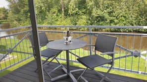 Outdoor dining - Kleine Auszeit 23 - Tolle Ferienwohnung für 4 Personen mit Balkon und Traumhaftem Blick! (Krummhörn)