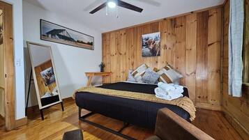 4 bedrooms, travel crib, WiFi, bed sheets