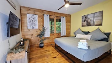 4 bedrooms, travel crib, WiFi, bed sheets