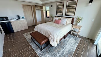 Habitación doble | Minibar, tabla de planchar con plancha, wifi gratis y ropa de cama