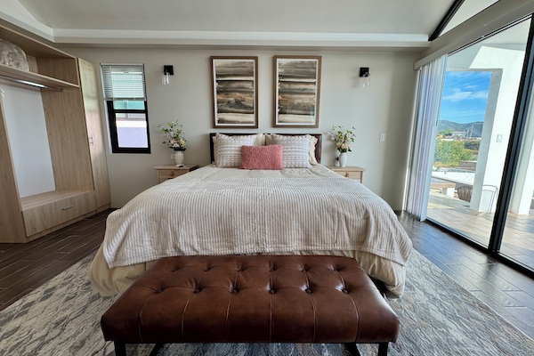 Double Room | Bar mini, seterika/papan seterika, Wi-fi percuma, cadar katil