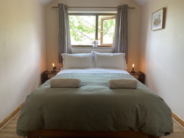 3 chambres, fer et planche à repasser, Wi-Fi, draps fournis