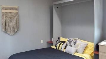 1 bedroom, desk, free WiFi, bed sheets