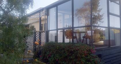 Warrington, Blueskin Bay, close to Dunedin, cosy home close to the beach and bay