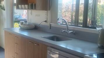 Refrigerador, horno, parrilla de estufa y lavavajillas