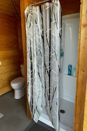 Douche, serviettes fournies