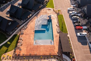 Exterior - Two 7 bdrm homes (sleeping 56) - private hot tubs, fire tables, & entertainment (HOLLISTER)