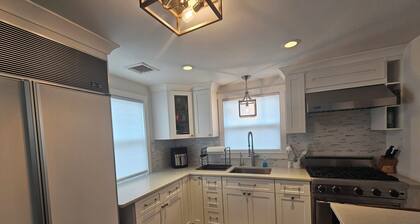 Seaside Heights Charming Cottage, Quiet Clean and Renewed.