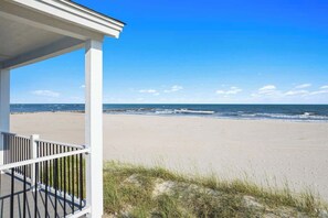 Beach nearby - Salty Kisses & Starfish Wishes by Brunswick VR: Oceanfront & Pet-Friendly (Ocean Isle Beach)