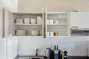 Fridge, microwave, oven, stovetop - Inviting Kreuzberg 2BR, Fully Outfiited & Furnished, by Blueground (Berlin)