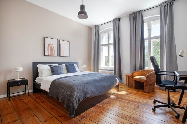 3 habitaciones, tabla de planchar con plancha, wifi y ropa de cama 