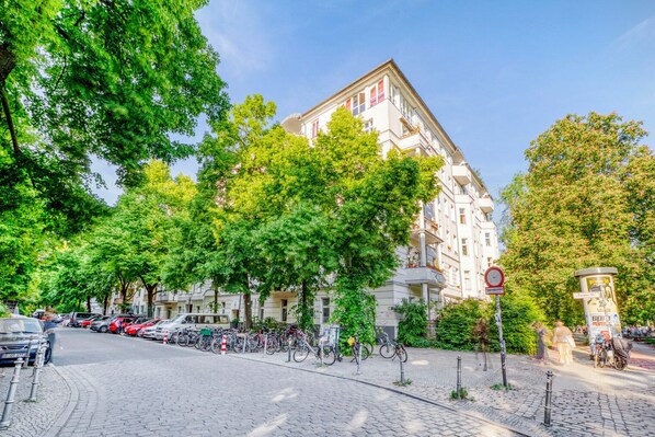 Exterior - Gorgeous Kreuzberg 2BR, Fully Outfiited & Furnished, by Blueground (Berlin)