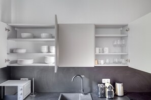 Fridge, microwave, oven, stovetop - Gorgeous Kreuzberg 2BR, Fully Outfiited & Furnished, by Blueground (Berlin)