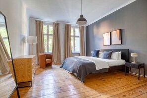 1 bedroom, iron/ironing board, WiFi, bed sheets - Gorgeous Kreuzberg 2BR, Fully Outfiited & Furnished, by Blueground (Berlin)