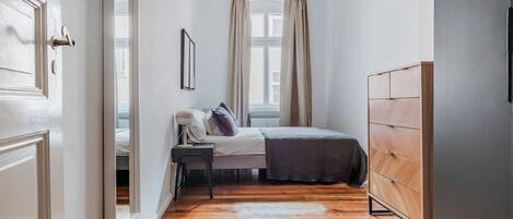 2 chambres, fer et planche à repasser, Wi-Fi, draps fournis