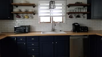 Frigorífic, microones, forn i placa de cuina