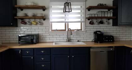Adventure House: Fully Stocked Kitchen 5 mins from Michigan Tech