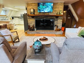 Smart TV, books, stereo - ~NEW~ Cozy A~Frame right on the AuSable River! (Grayling)