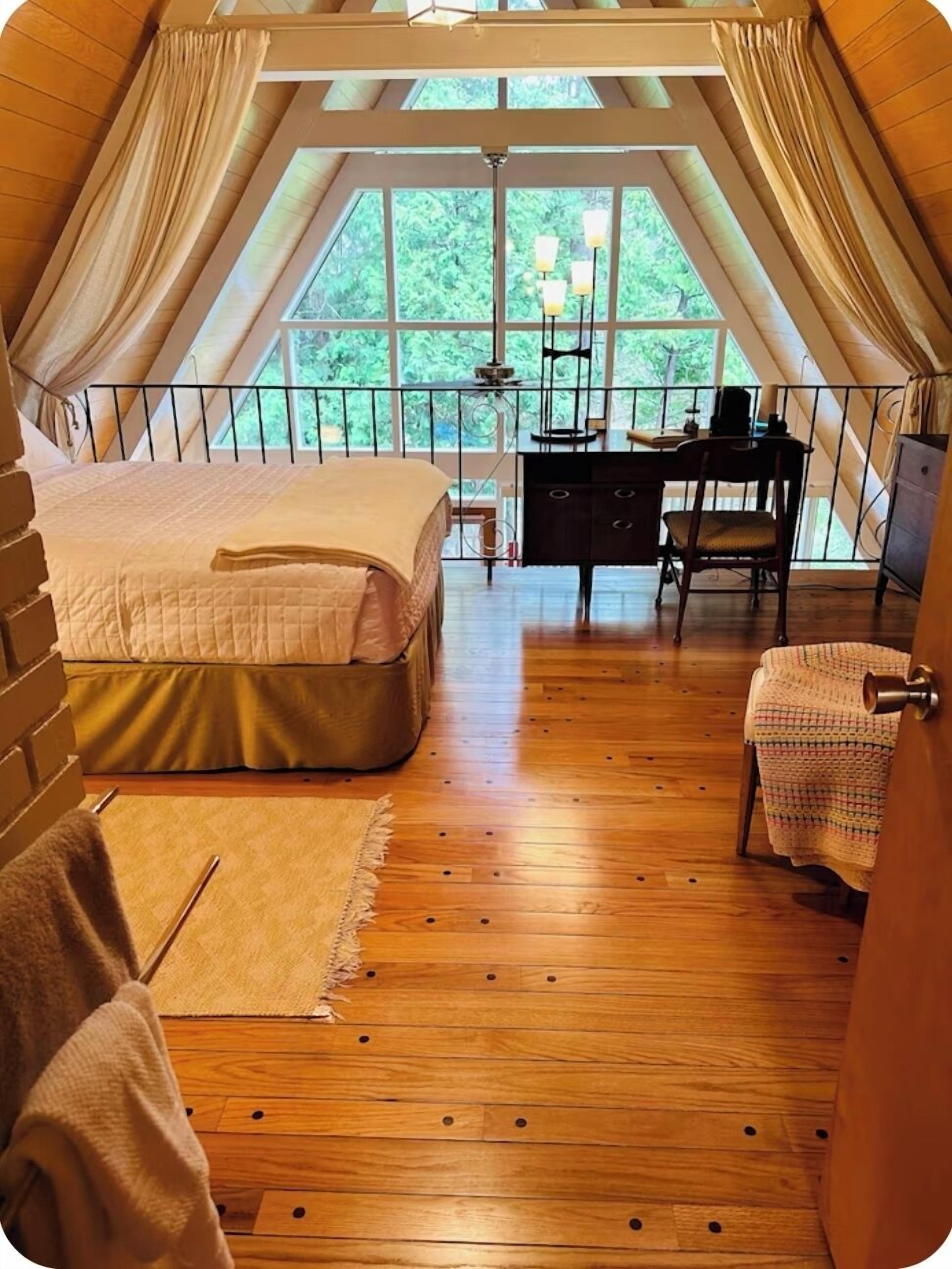 2 室のベッドルーム、セーフティボックス (室内)、デスク、WiFi