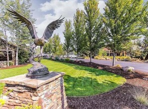 Property grounds - Present Pheasant - Cute & Updated, Close to Everything, Golf, Amenities, Perfect For Family (Redmond)