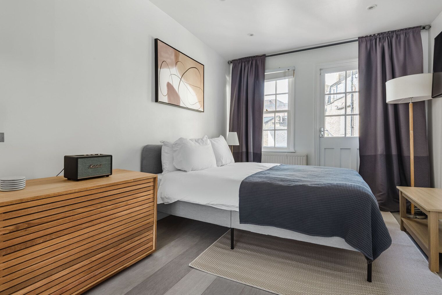 Iron/ironing board, WiFi, bed sheets