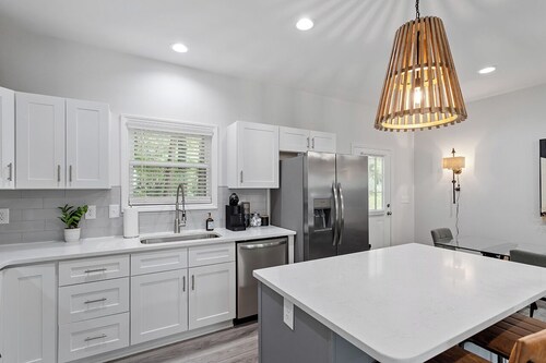 New! Modern Downtown Durham Haven~Duke~NCCU