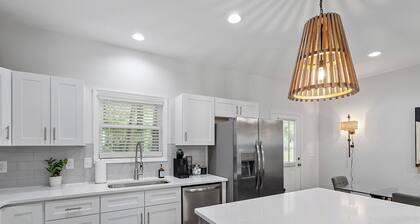 New! Modern Downtown Durham Haven~Duke~NCCU