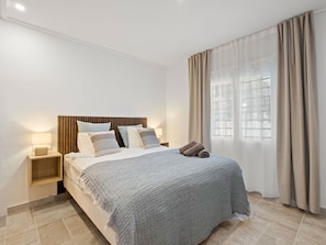 4 Schlafzimmer, Schreibtisch, Internetzugang