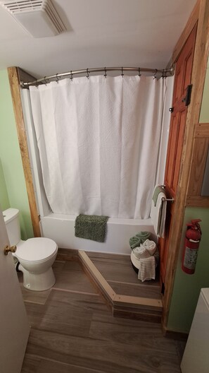 Shower, hair dryer, towels, soap - Serene Lakefront Cottage Home, relax and enjoy! Walk right to the water. (Westview)