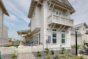 Exterior - Resort Style Pools, Golf Cart Boardwalk to the Beach (Port Aransas)