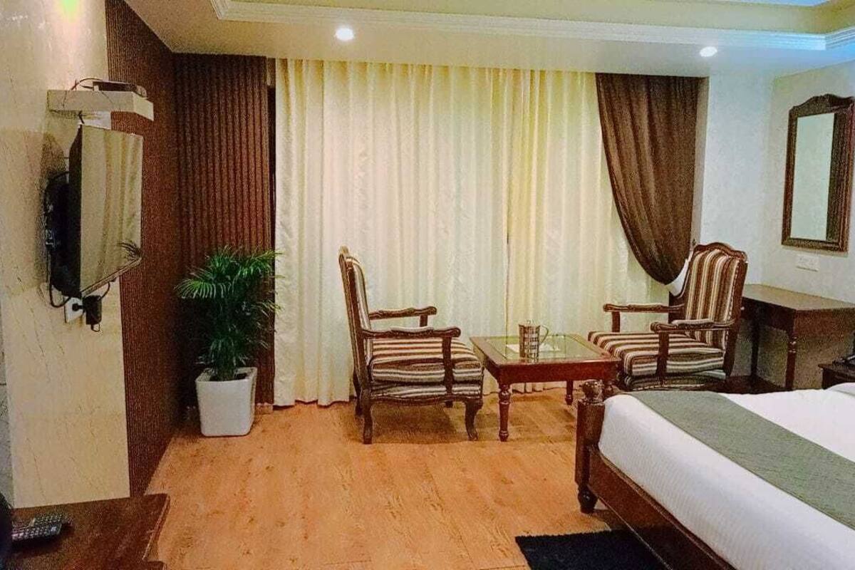 奢华客房 | 办公桌、免费 WiFi
