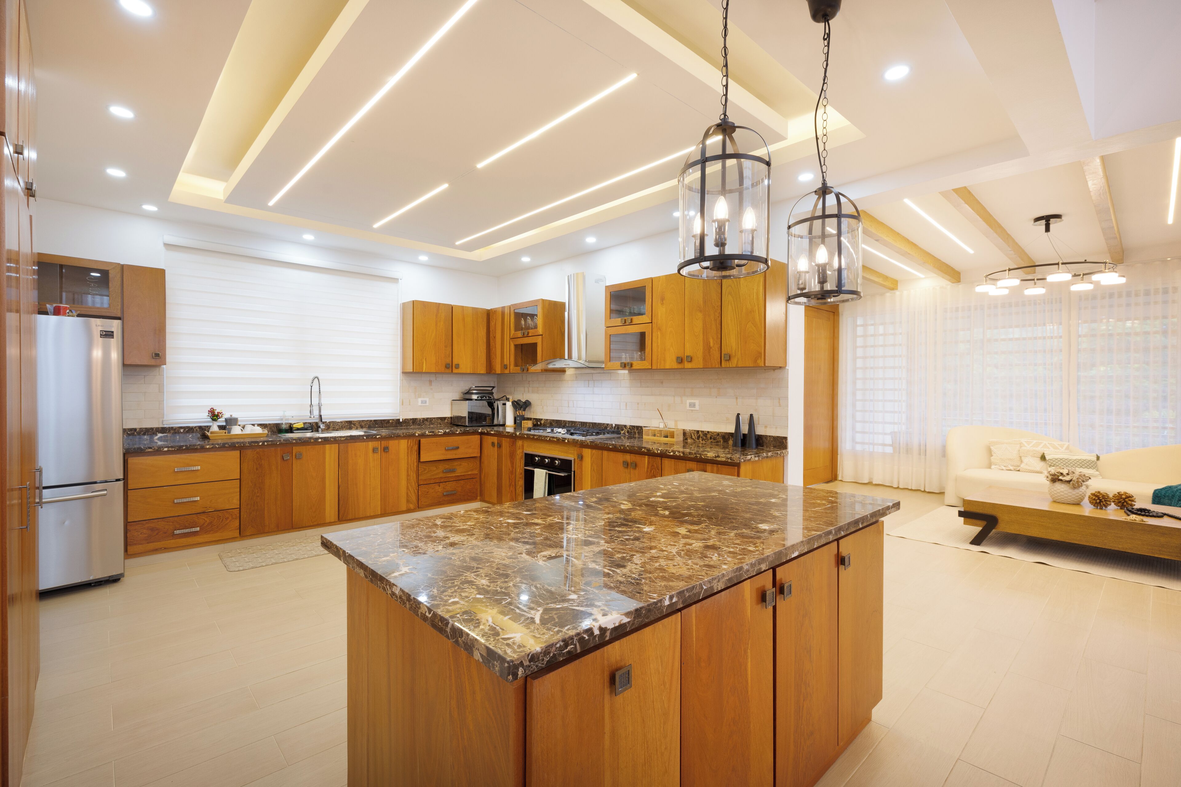 Refrigerador, microondas, horno y cafetera y tetera 