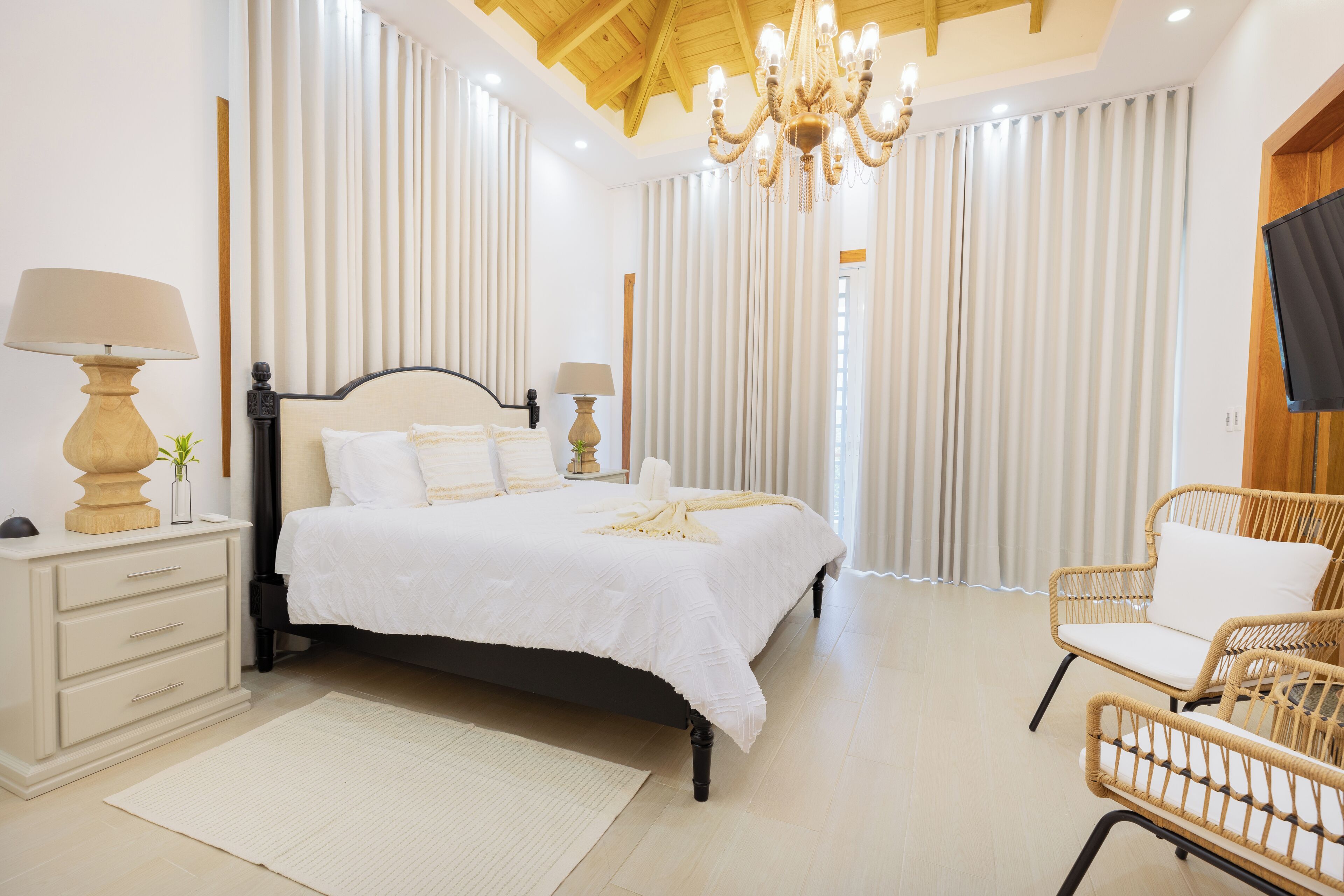 3 Schlafzimmer, Schreibtisch, Bügeleisen/Bügelbrett, Reisekinderbett