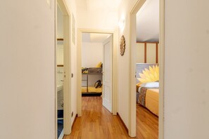 2 habitaciones, tabla de planchar con plancha, wifi y ropa de cama 