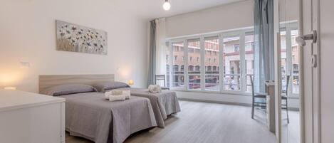 3 bedrooms, desk, iron/ironing board, WiFi