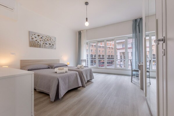 3 bedrooms, desk, iron/ironing board, WiFi