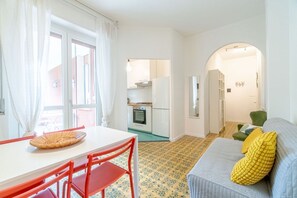 Interior - GuestHost - Cozy apartment perfect for 4 people is located in a hilly area just 500 meters from the centre, the sea and the train station - the strategic position for visiting Camogli and the Riviera! The accommodation is equipped with all the comforts t (Camogli)