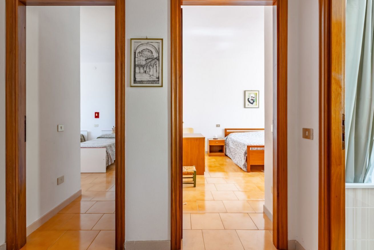 2 bedrooms, iron/ironing board, WiFi