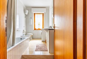 Hair dryer, bidet, towels, toilet paper