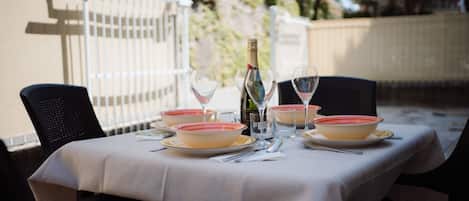 Outdoor dining