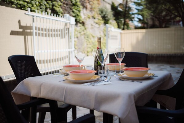 Outdoor dining