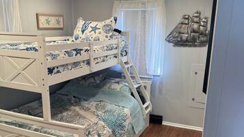 2 bedrooms, iron/ironing board, WiFi, bed sheets