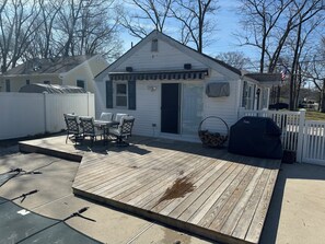Outdoor dining - Cozy beach retreat with in ground pool just 7 minutes from seaside heights (Toms River)
