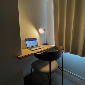 Basic-Apartment | Businesscenter im Zimmer