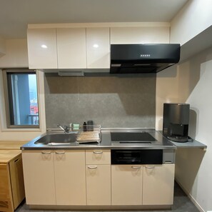 基本公寓 | 私人廚房 | 大型冰箱、微波爐、烤箱、爐台