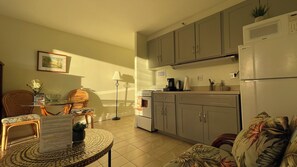 Fridge, microwave, oven, coffee/tea maker - ✅This-Is-IT!✅ 🤩location🤩 free🚙🅿️ 250mbps+💻 🌸F06A10🌸 (Honolulu)