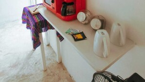 Minibar, tabla de planchar con plancha, wifi gratis y ropa de cama 