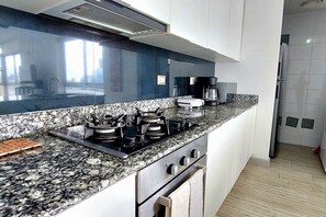 Fridge, microwave, oven, stovetop